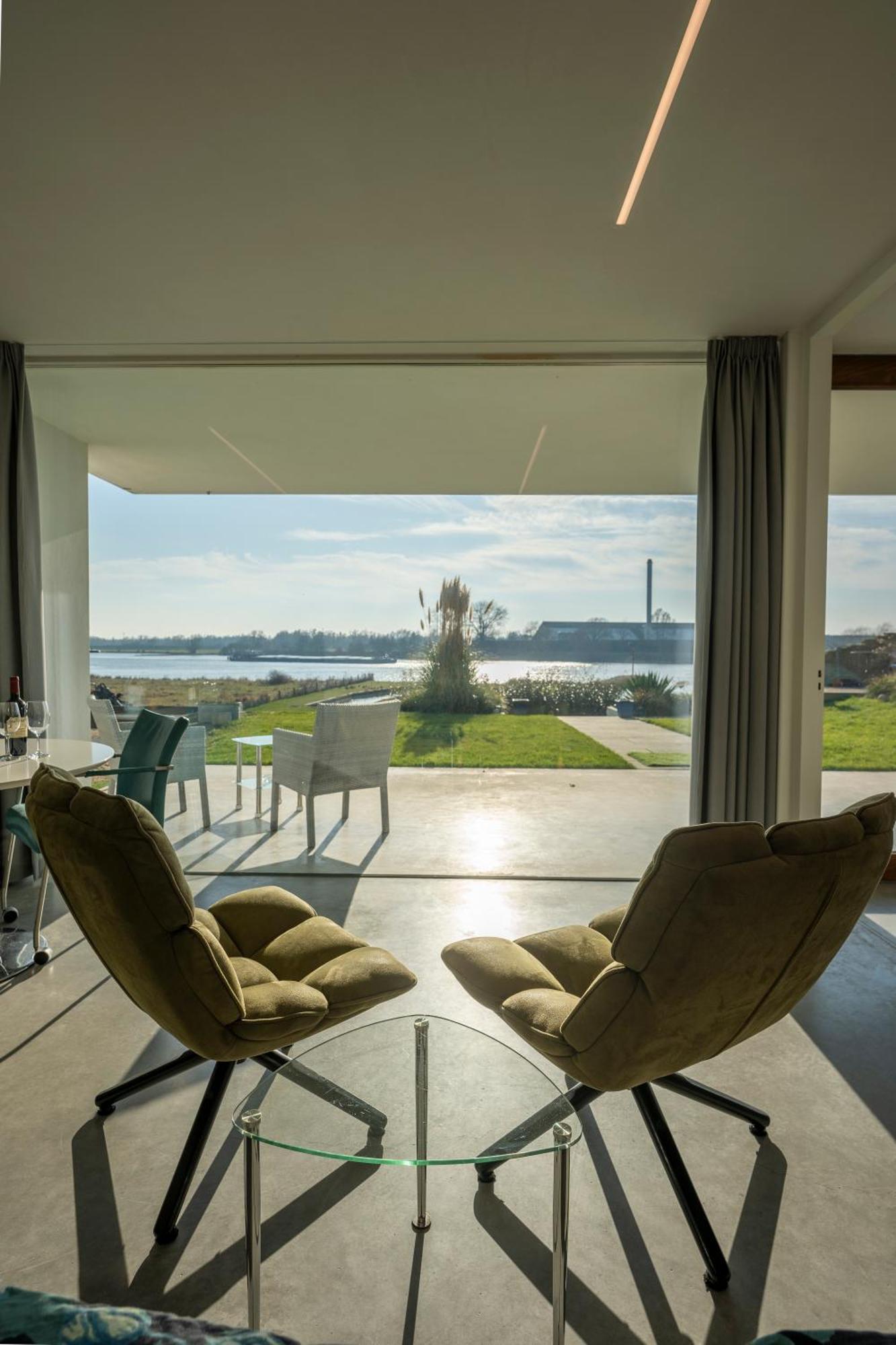 Luxe Apartment Direct Aan De Rivier Rhenen Esterno foto
