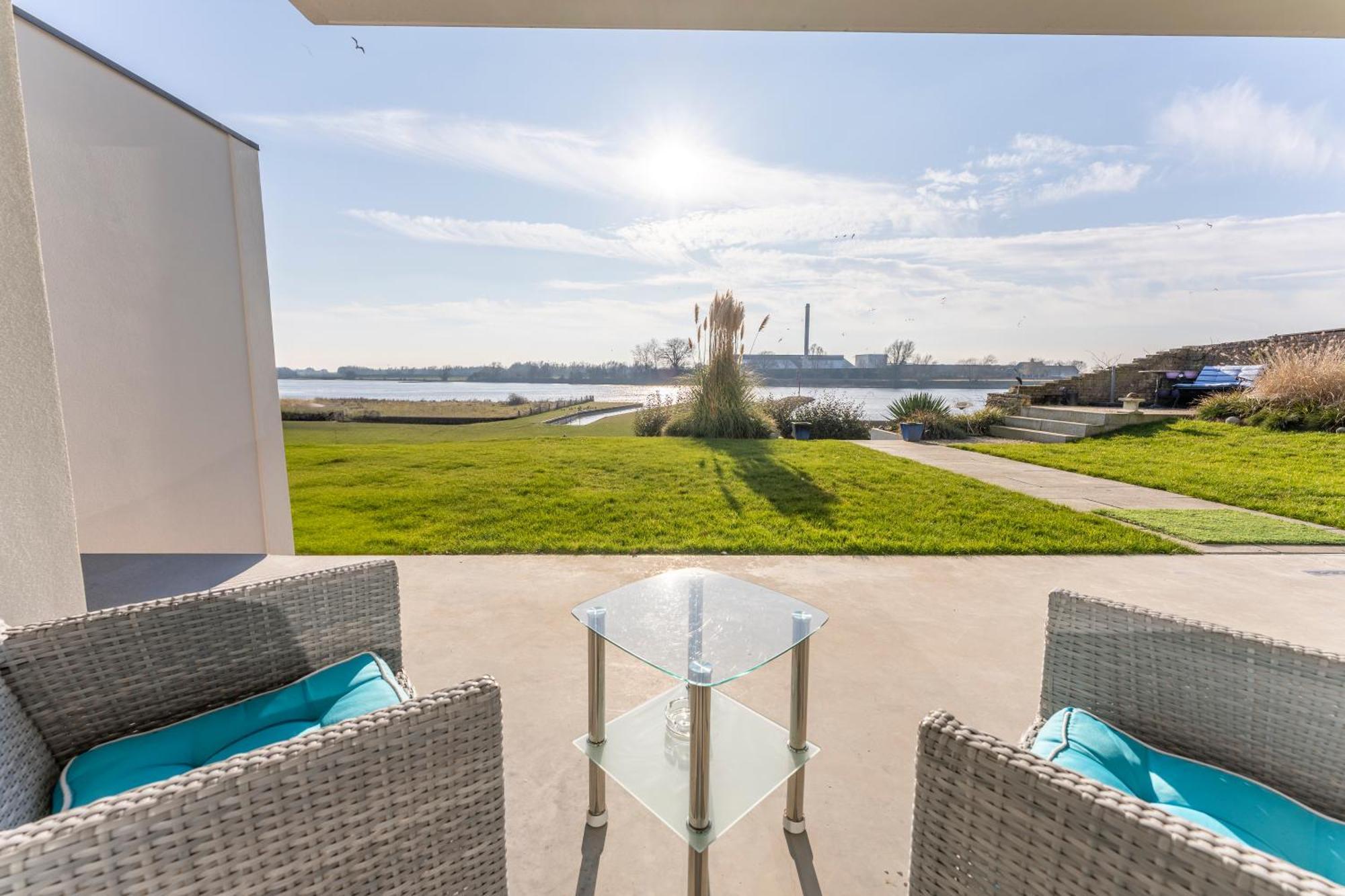 Luxe Apartment Direct Aan De Rivier Rhenen Esterno foto